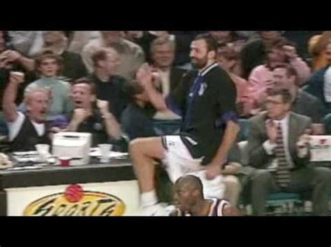 Funny Moments from Vlade Divac's Magic Tricks